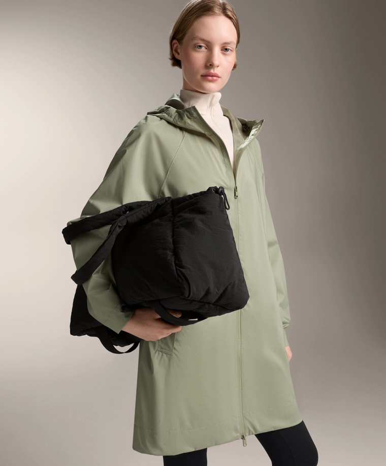 Сверхлегкая упаковываемая куртка oysho с водонепроницаемостью 10k
