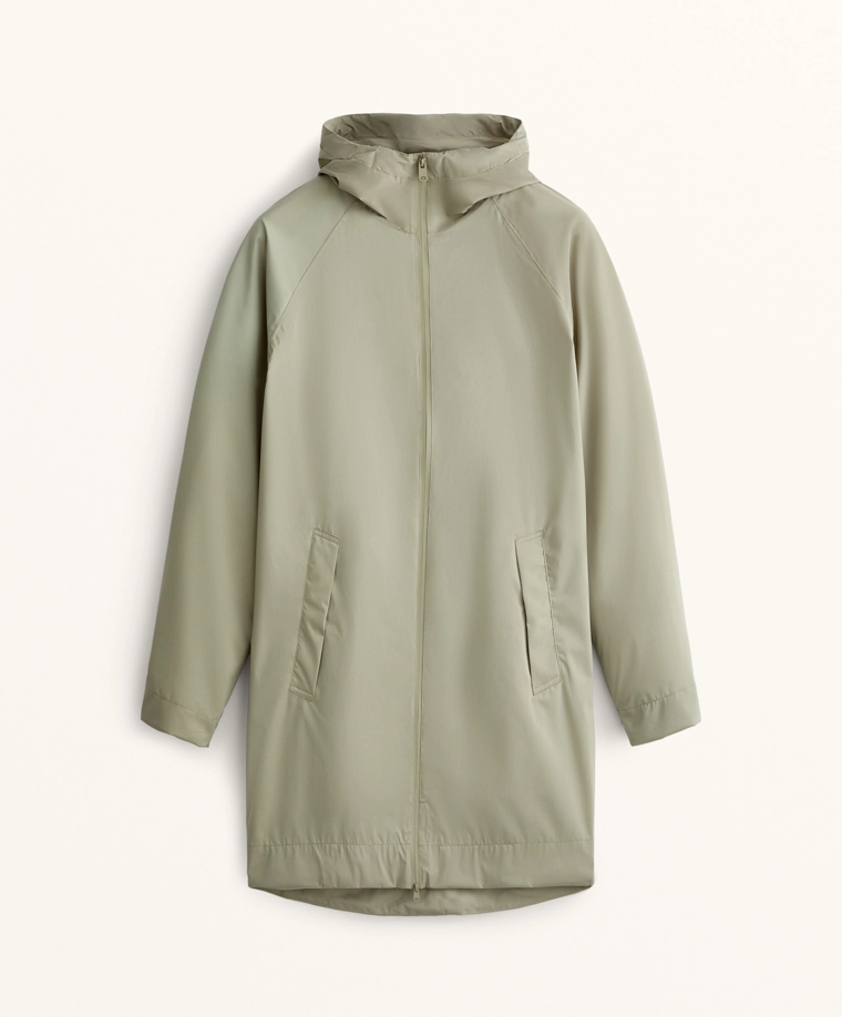 Сверхлегкая упаковываемая куртка oysho с водонепроницаемостью 10k