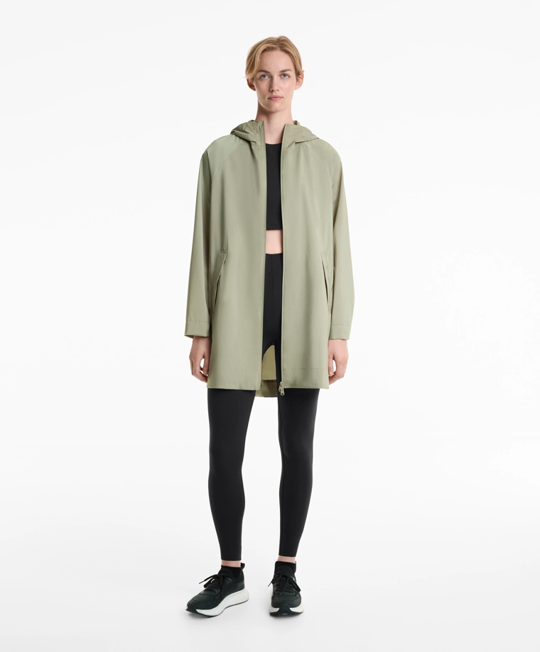 Сверхлегкая упаковываемая куртка oysho с водонепроницаемостью 10k