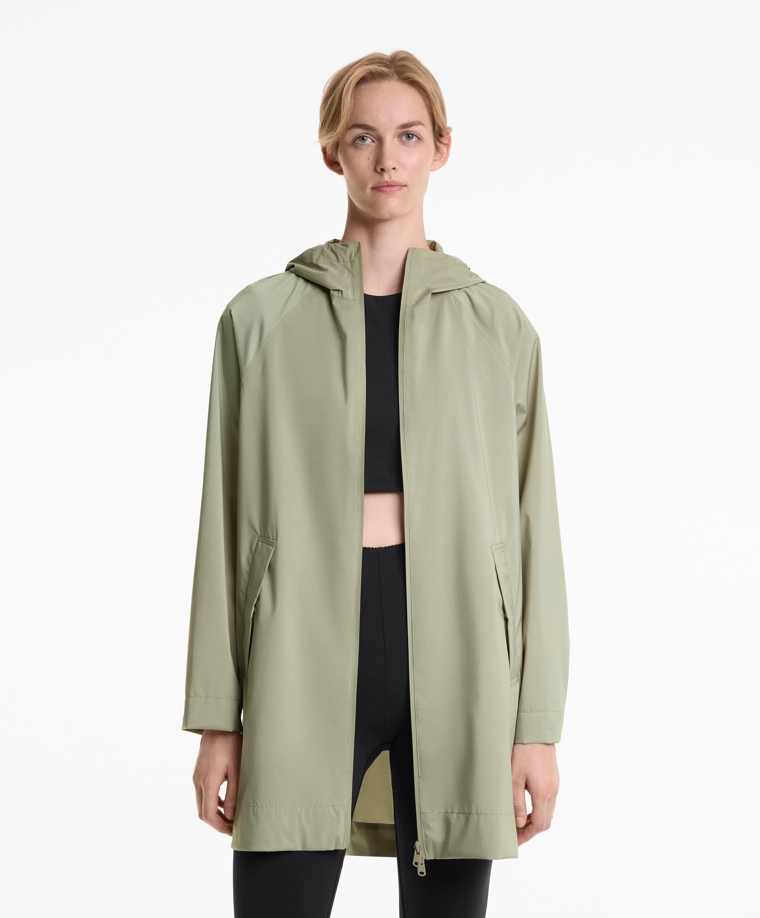 Сверхлегкая упаковываемая куртка oysho с водонепроницаемостью 10k