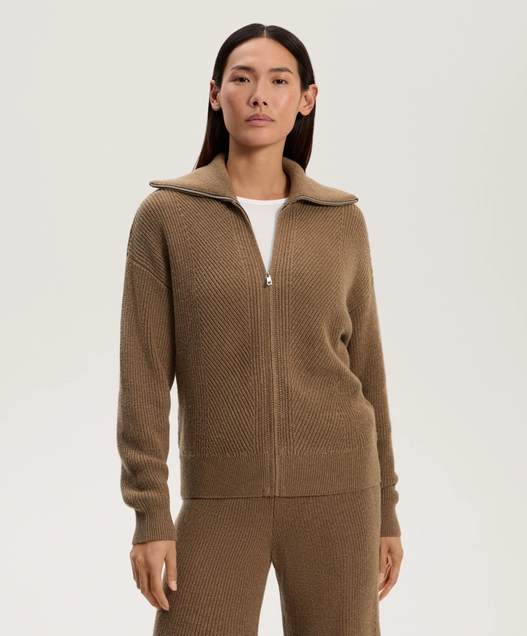 Вязаный жакет с воротником лацкан