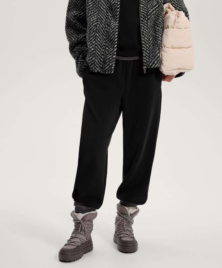 Брюки-джоггеры из мягкого модала