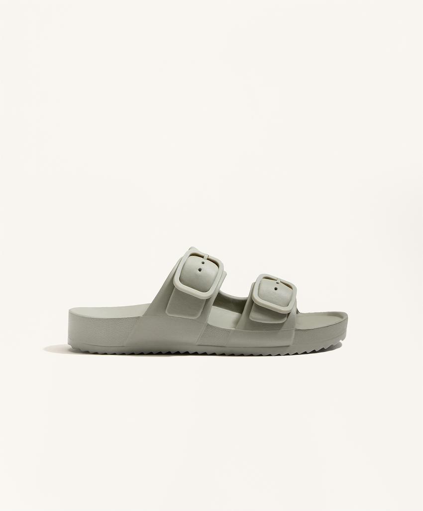 Сандалии на пряжке