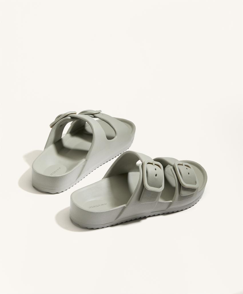 Сандалии на пряжке