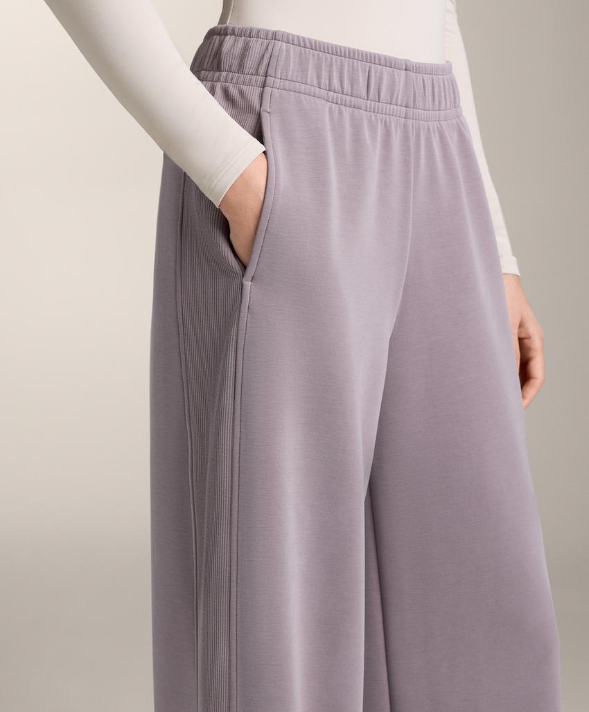 Прямые брюки из рибаны с мягким ощущением модала