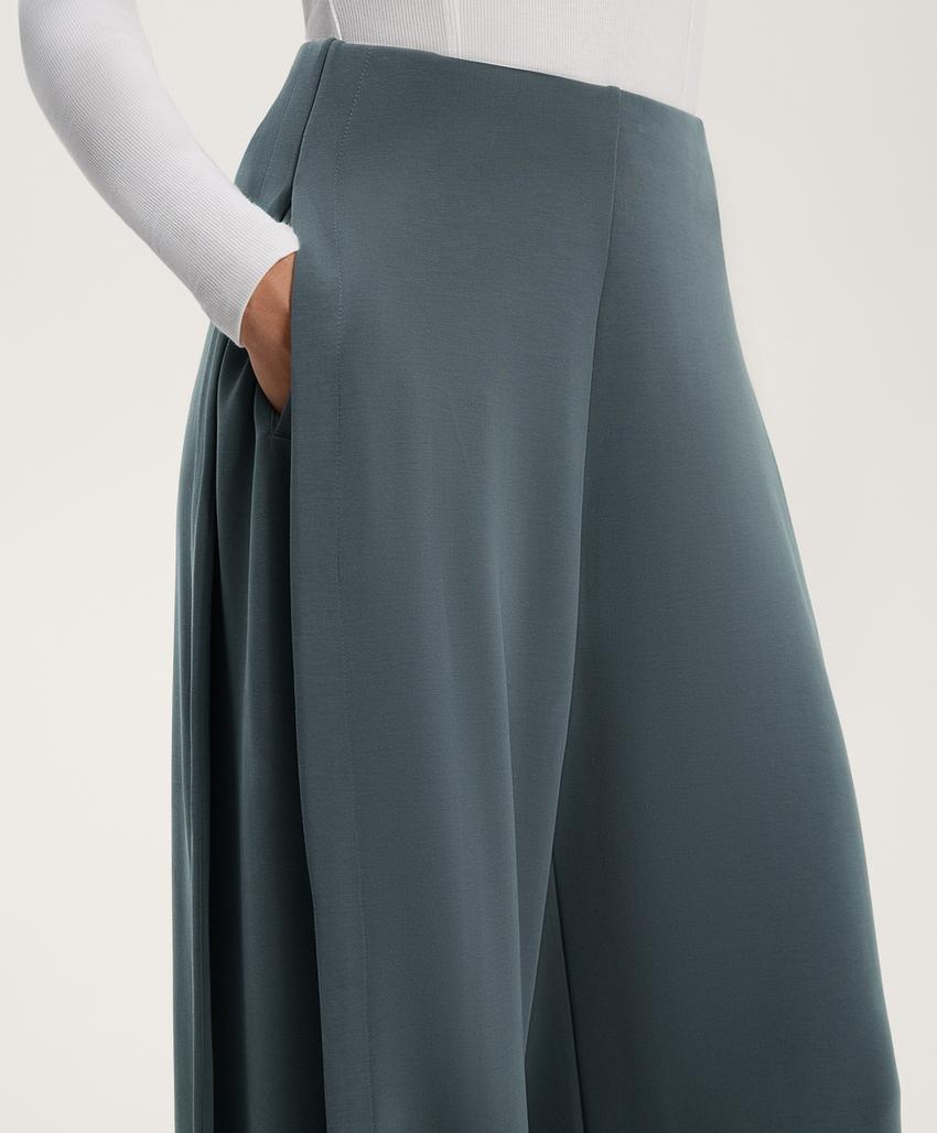 Брюки свободного кроя из мягкого модала с боковыми складками