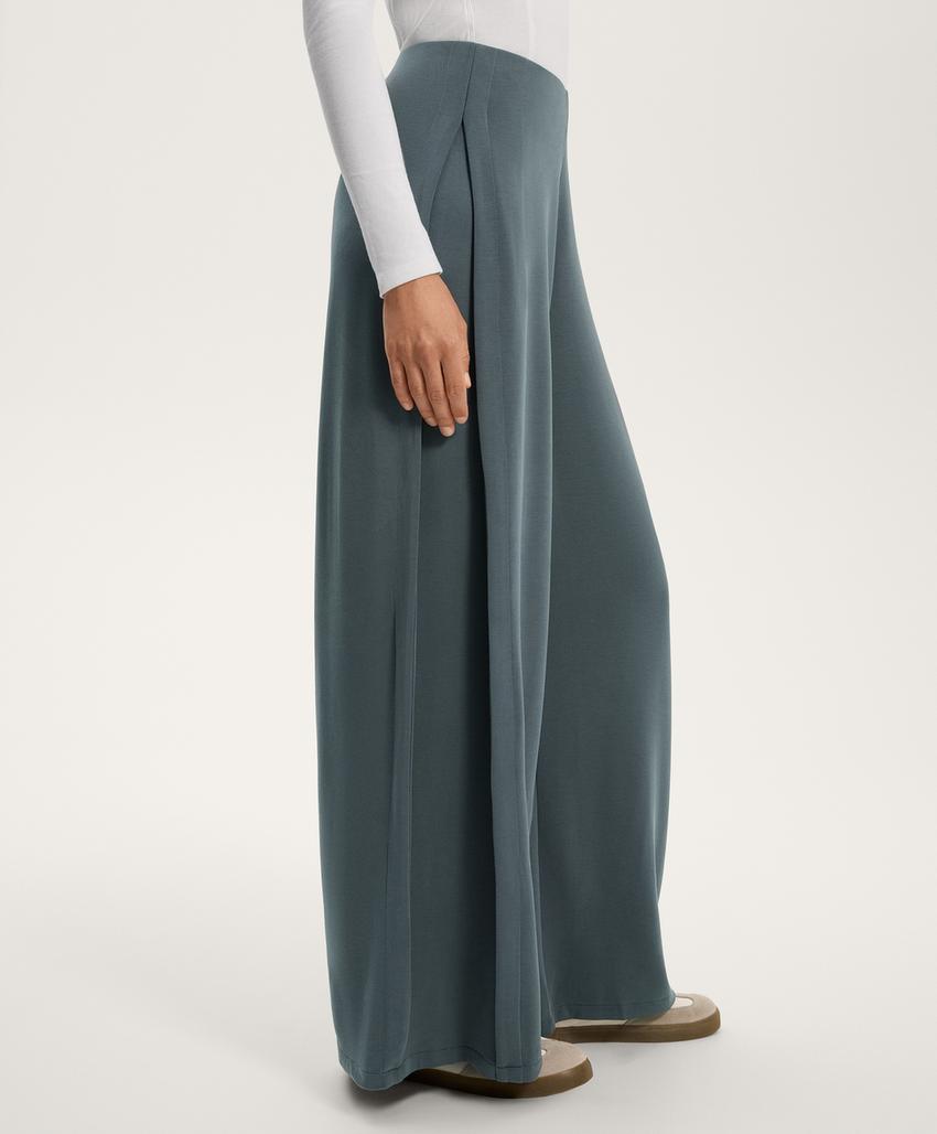 Брюки свободного кроя из мягкого модала с боковыми складками