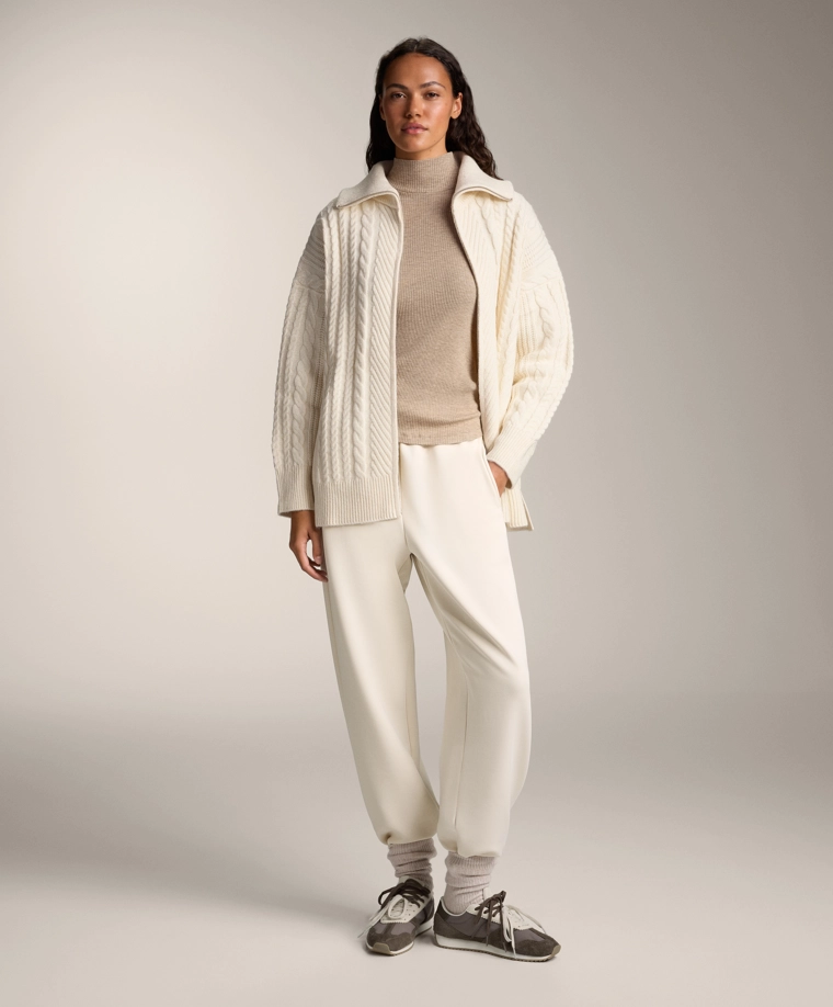 Кардиган с высоким воротником и кабельной вязкой