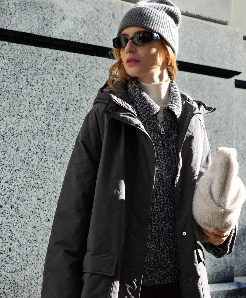 Джемпер с застежкой на половину молнии и скругленным воротом