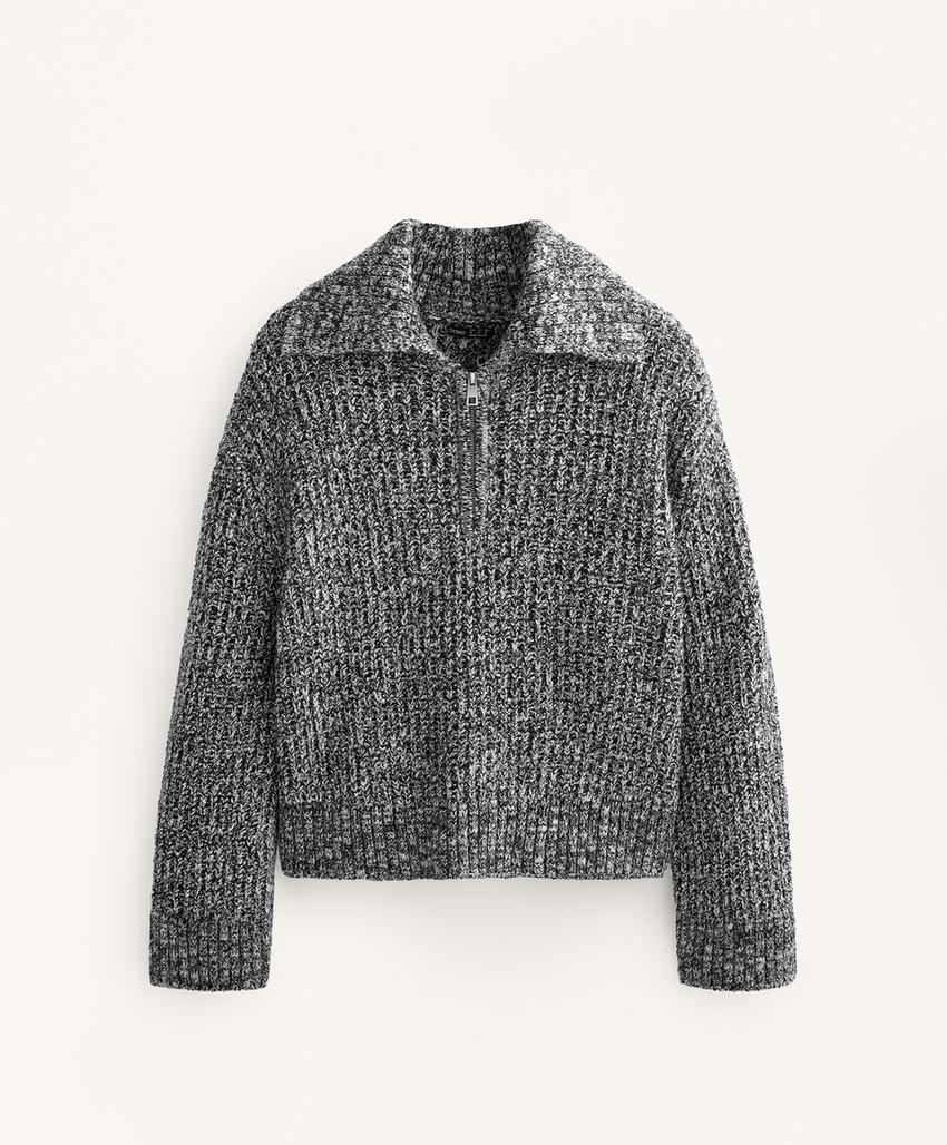 Джемпер с застежкой на половину молнии и скругленным воротом