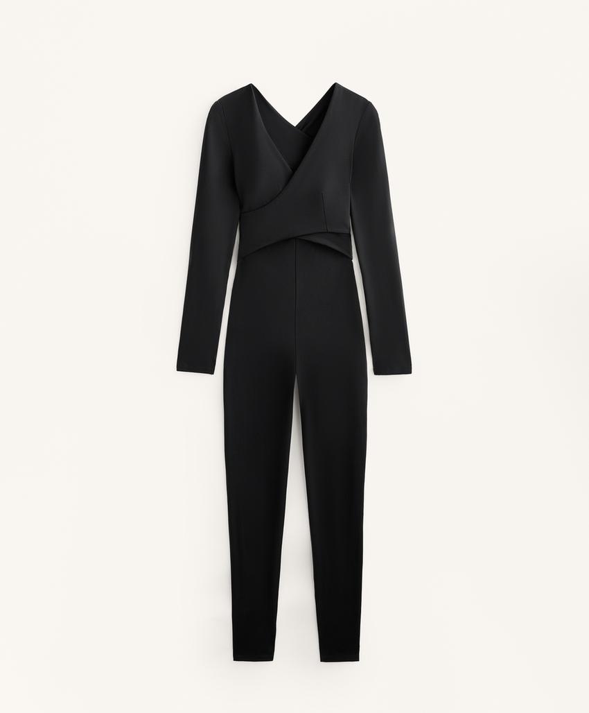 Черное платье с цветочным узором