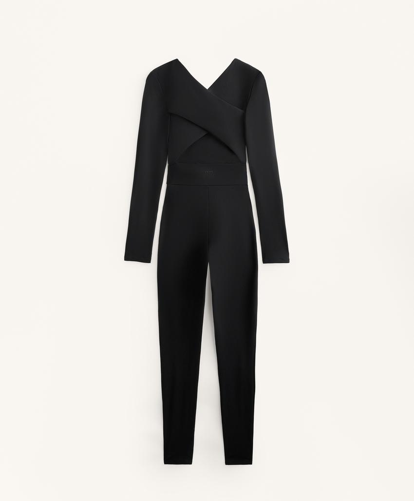 Черное платье с цветочным узором