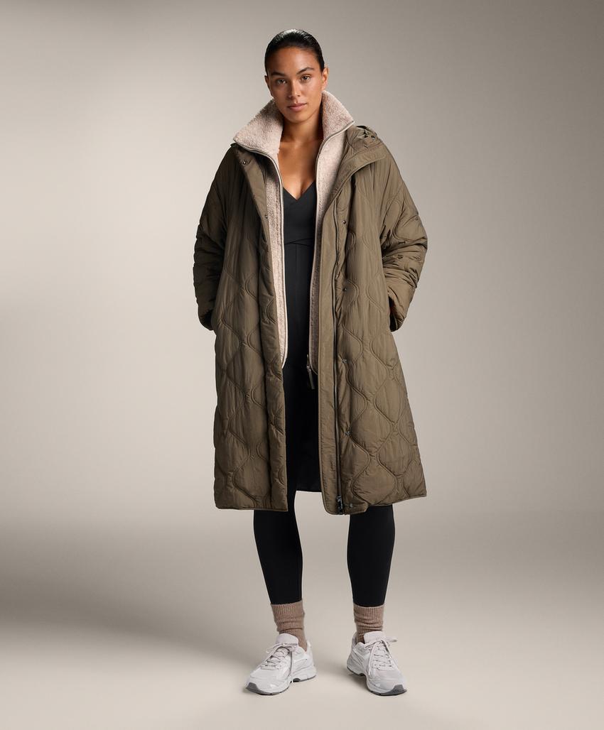 Черное платье с цветочным узором