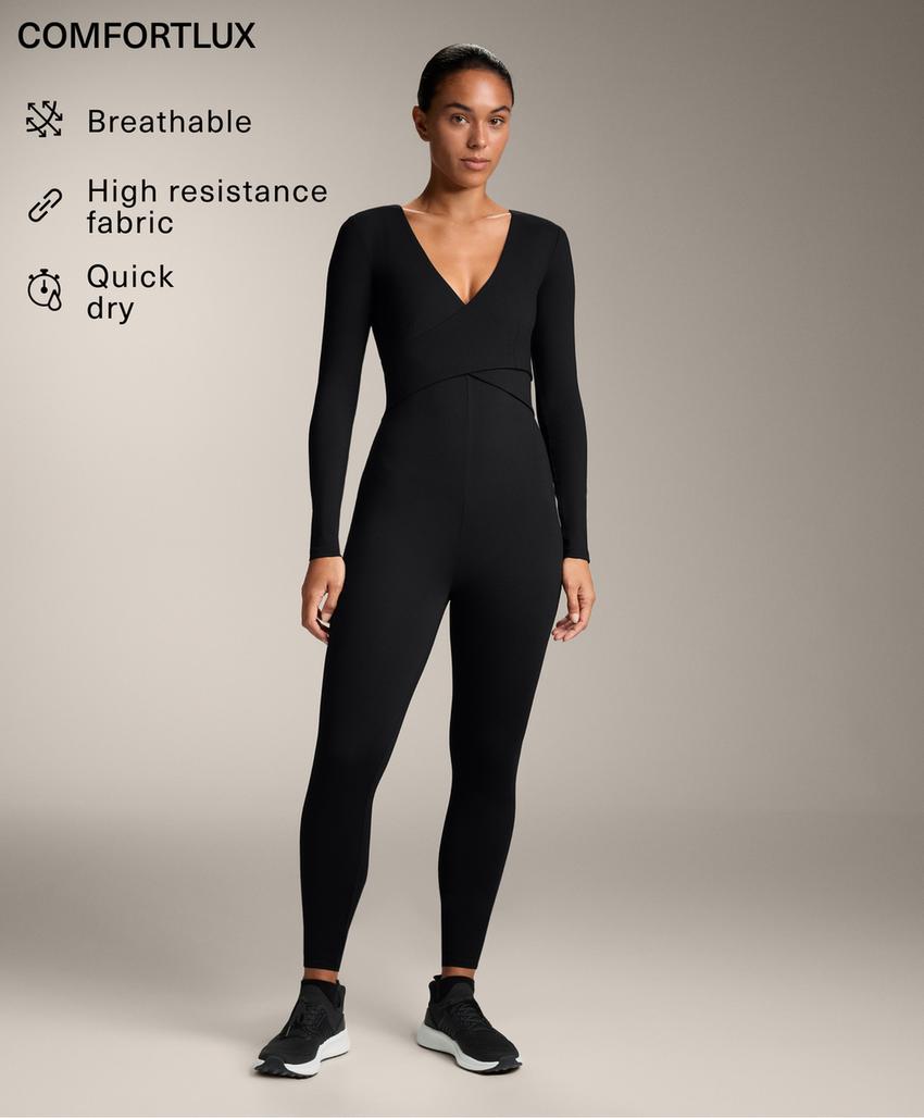 Черное платье с цветочным узором