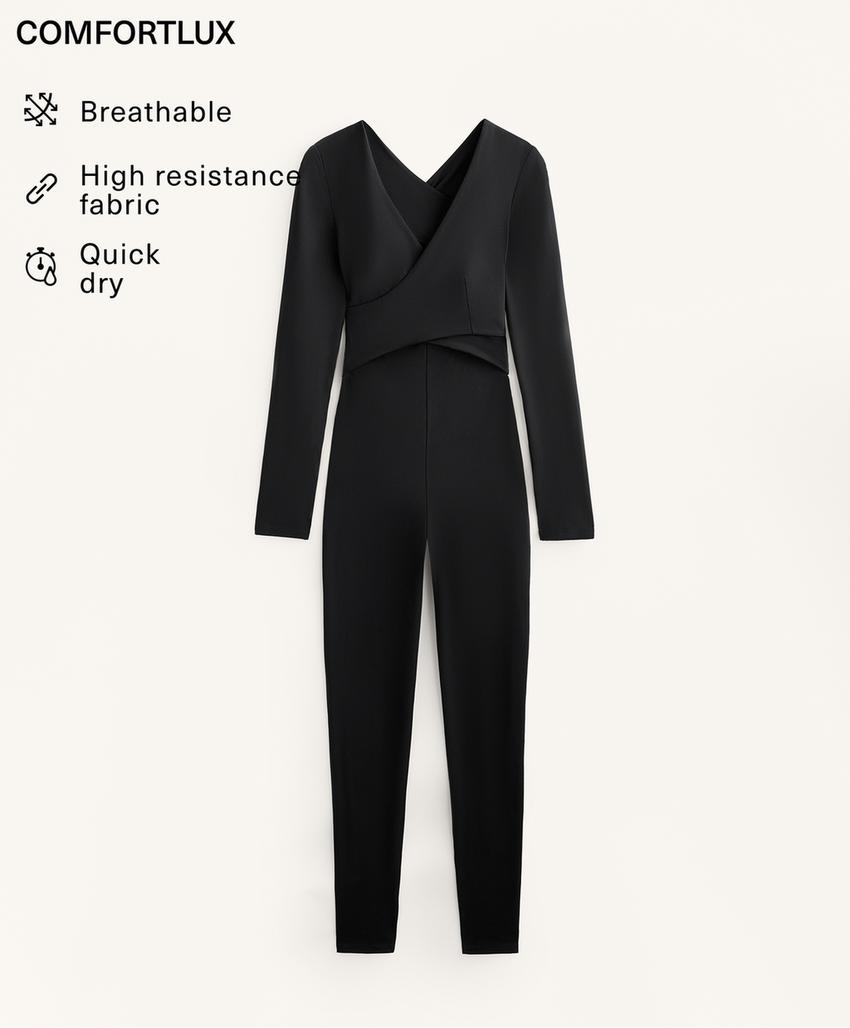 Черное платье с цветочным узором