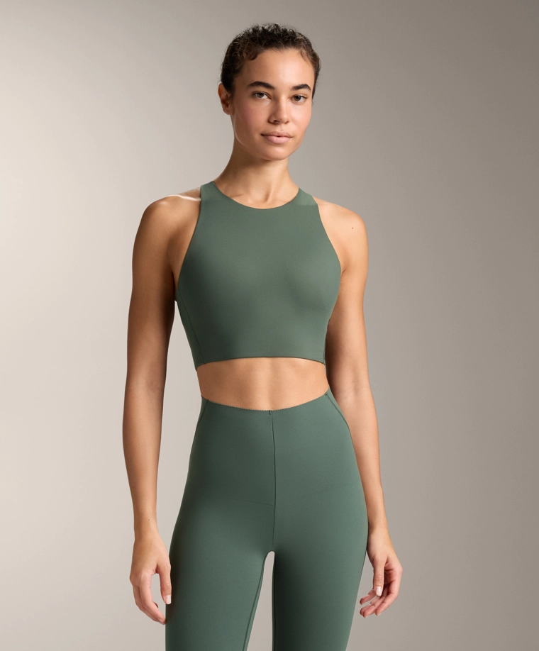 Теплый зеленый свитер