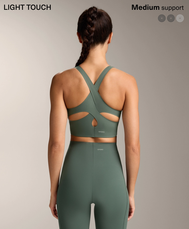 Теплый зеленый свитер