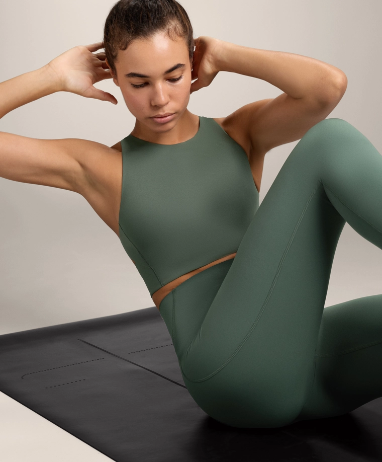 Теплый зеленый свитер