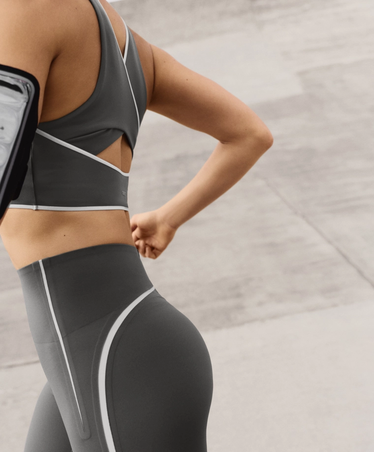 Шелковистое халатное платье