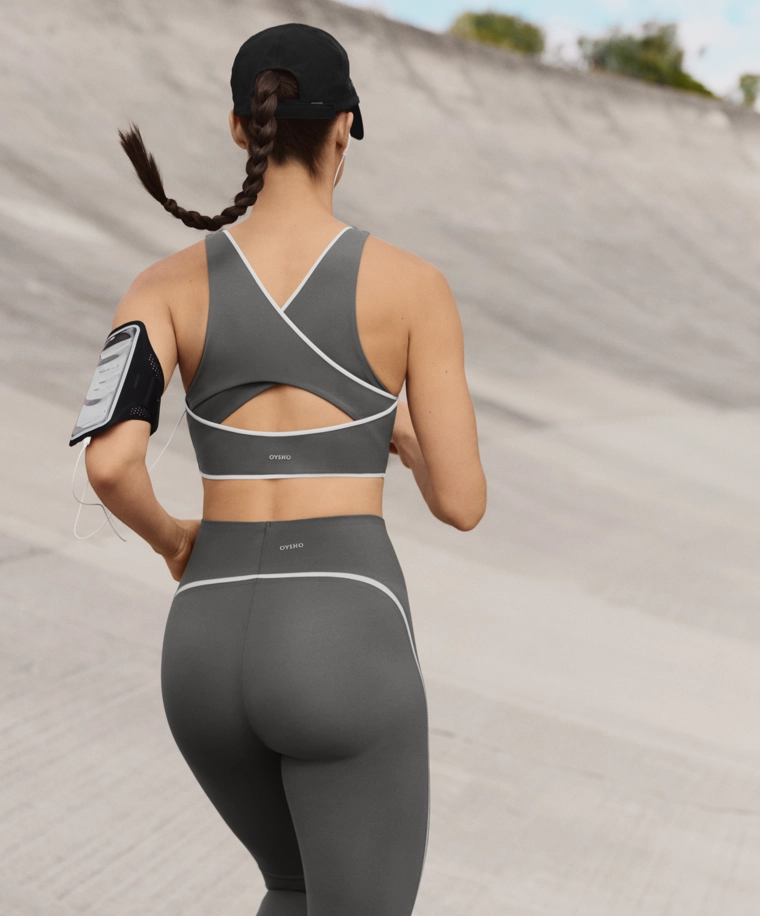 Шелковистое халатное платье