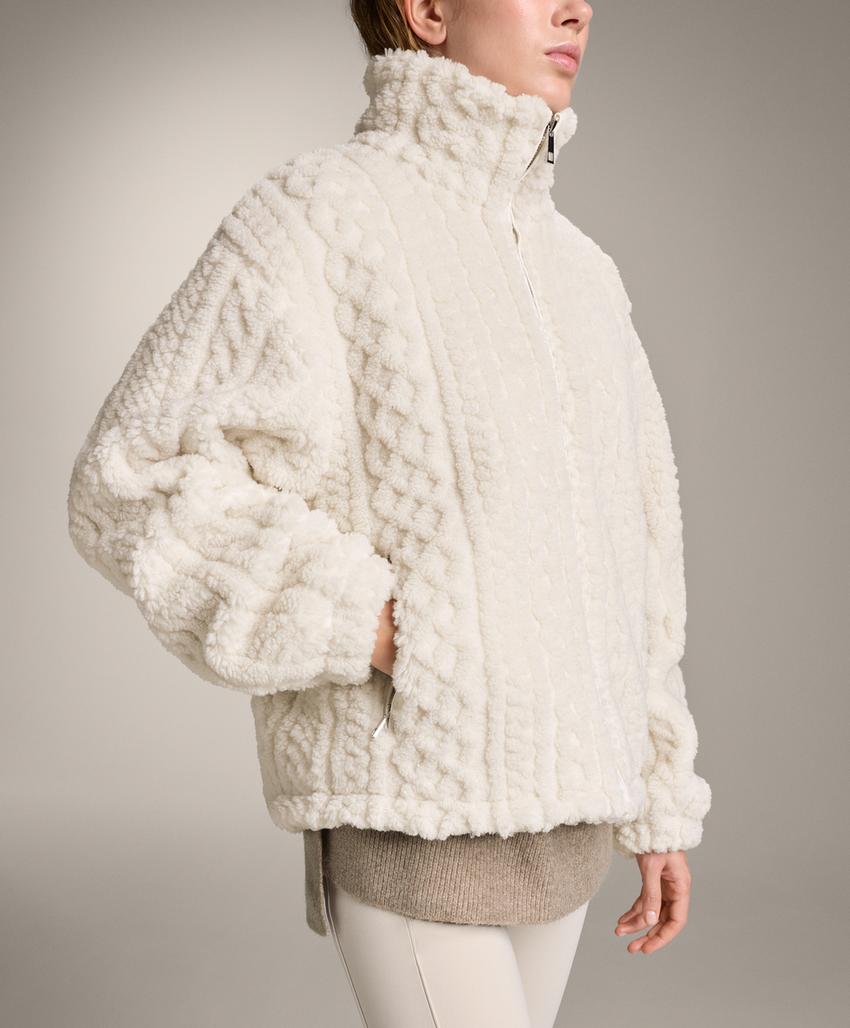 Пальто-жаккард из искусственной овчины с косами доставим в рф