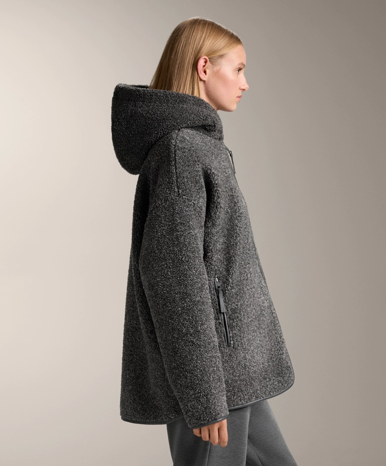 Пальто из полушерсти с капюшоном и меховой подкладкой доставим в рф