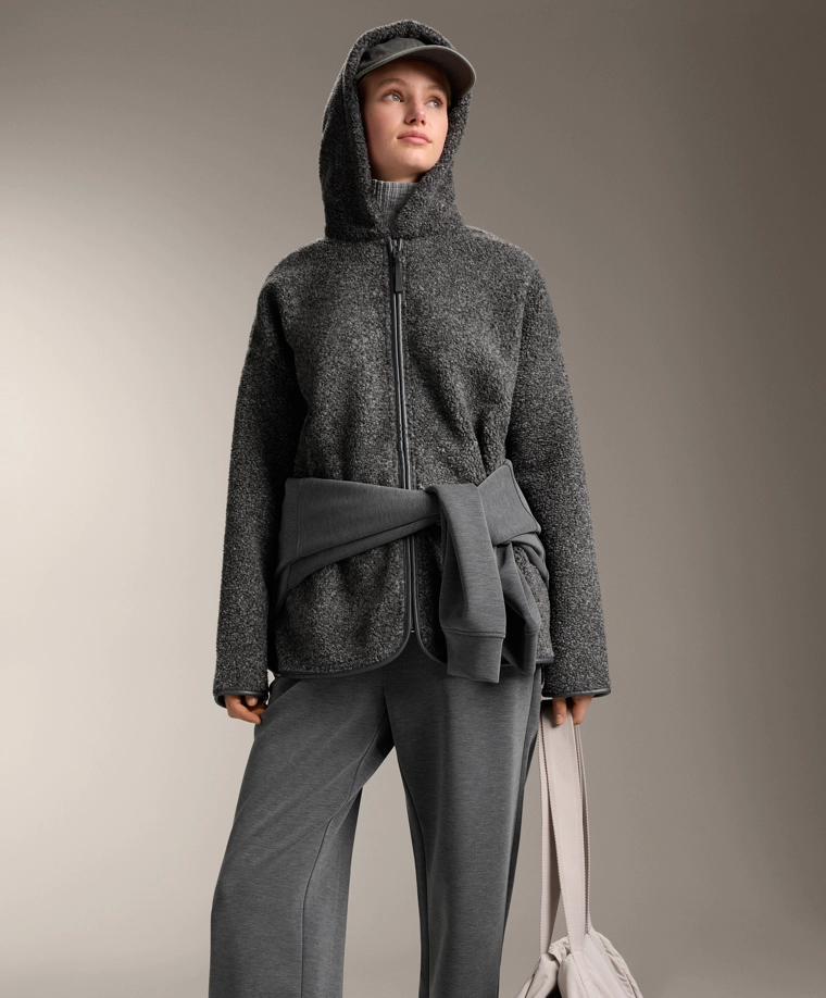 Пальто из полушерсти с капюшоном и меховой подкладкой доставим в рф