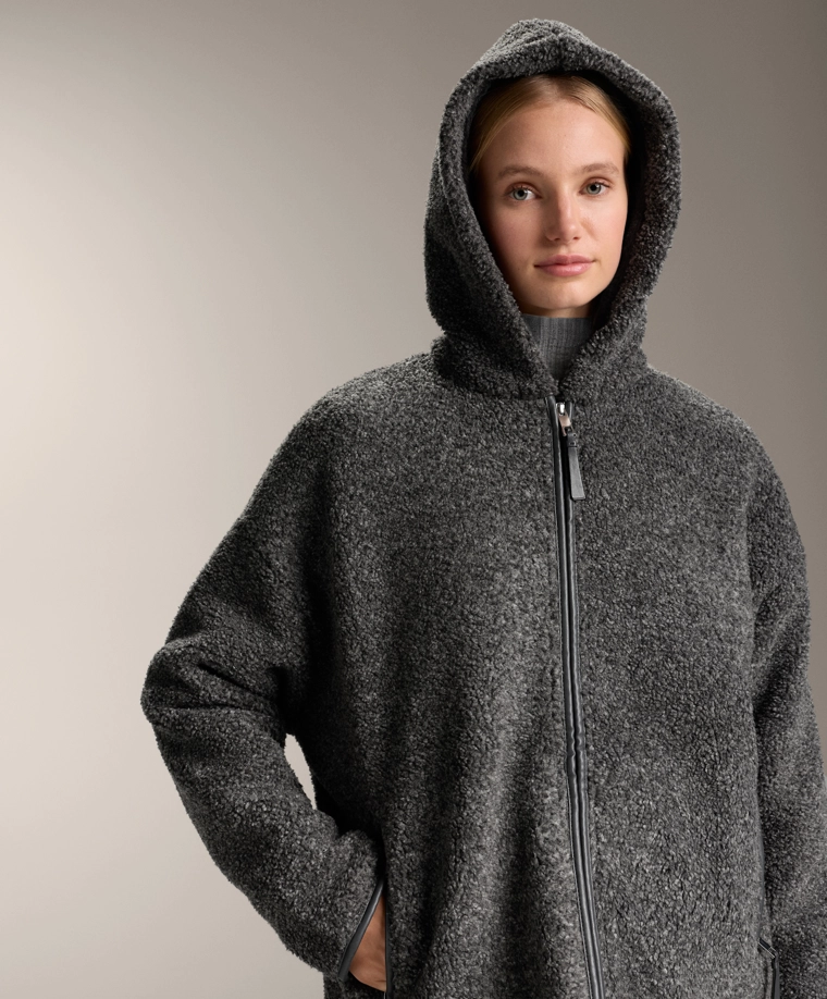 Пальто из полушерсти с капюшоном и меховой подкладкой доставим в рф