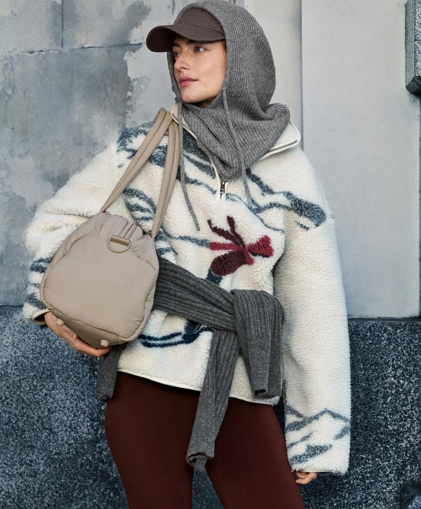 Куртка с застежкой на молнию и воротником-стойкой из искусственного меха для лыжников