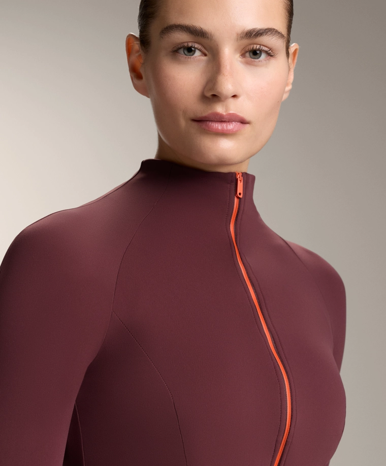 Легкая теплая техническая куртка