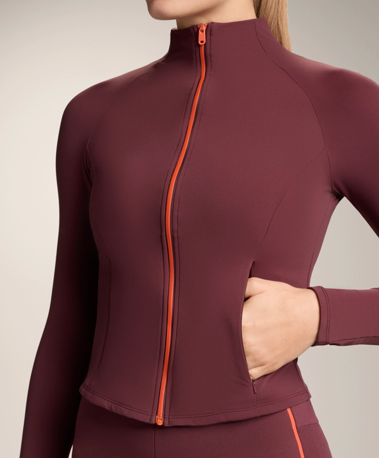 Легкая теплая техническая куртка