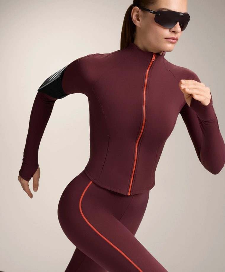 Легкая теплая техническая куртка