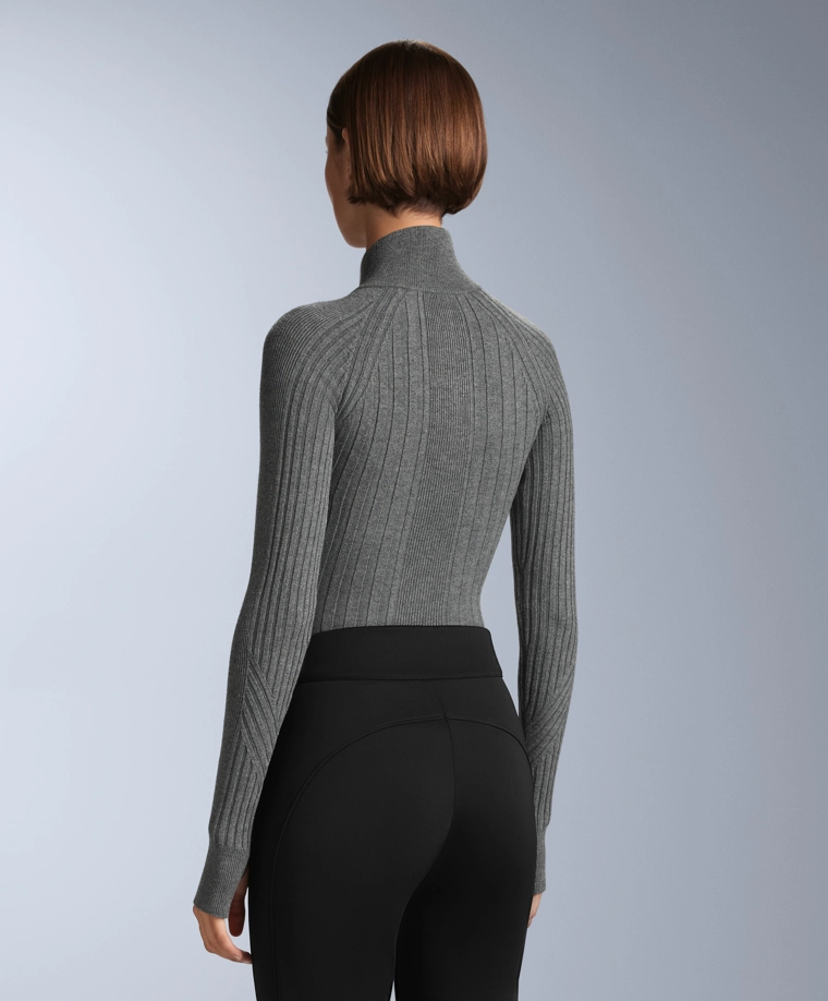 Эргономичная термобельевая футболка из ребристой вязки