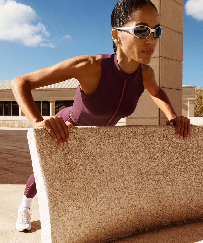 Компрессионный топ с молнией