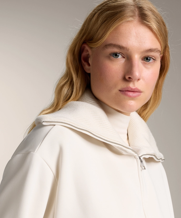 Длинная куртка из мягкого модала с регулируемой талией и воротником из трикотажа