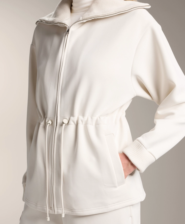 Длинная куртка из мягкого модала с регулируемой талией и воротником из трикотажа