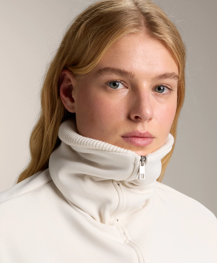 Длинная куртка из мягкого модала с регулируемой талией и воротником из трикотажа