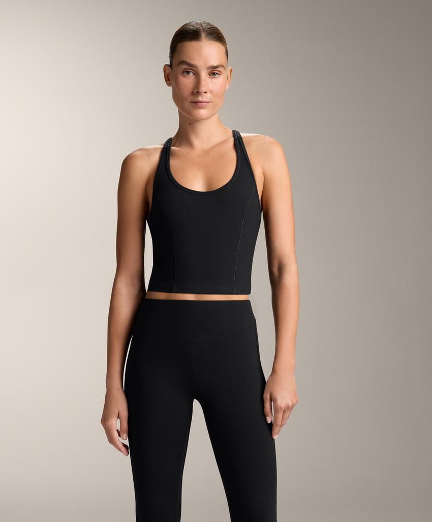 Короткое платье с вышивкой и объемными рукавами