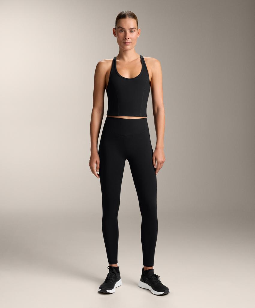 Короткое платье с вышивкой и объемными рукавами