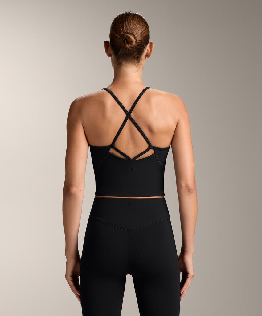 Короткое платье с вышивкой и объемными рукавами