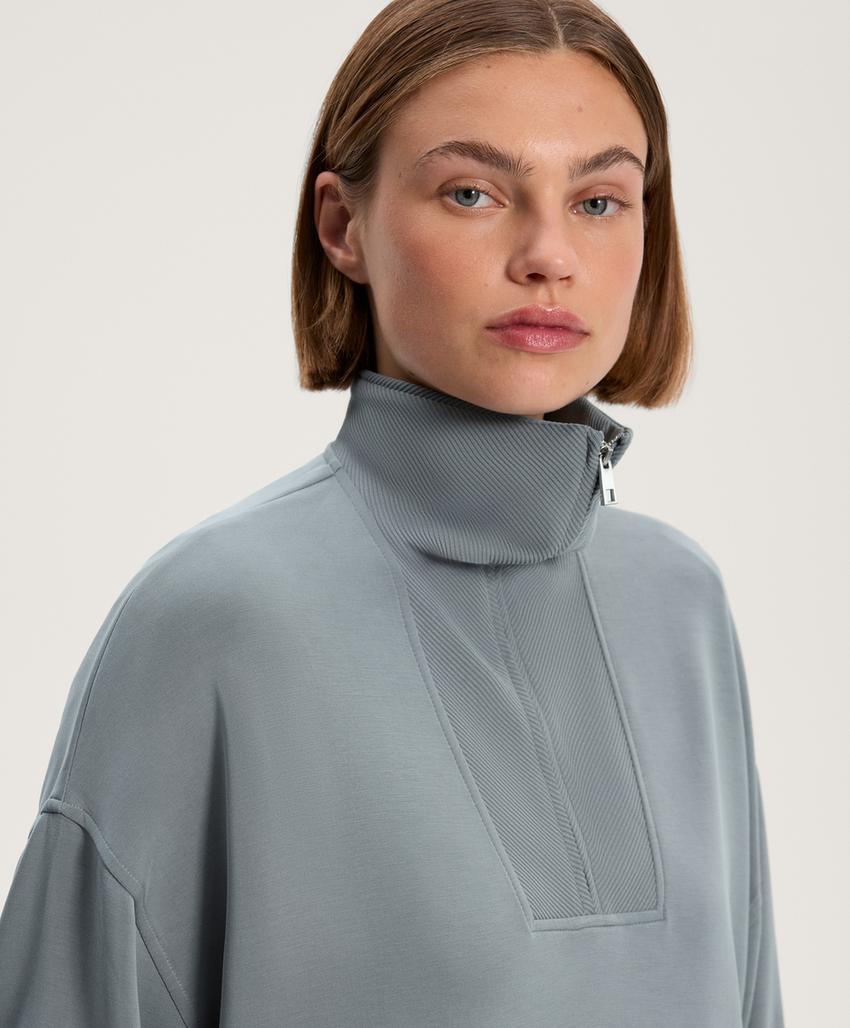 Длинный свитшот с воротником-стойкой из мягкого модала