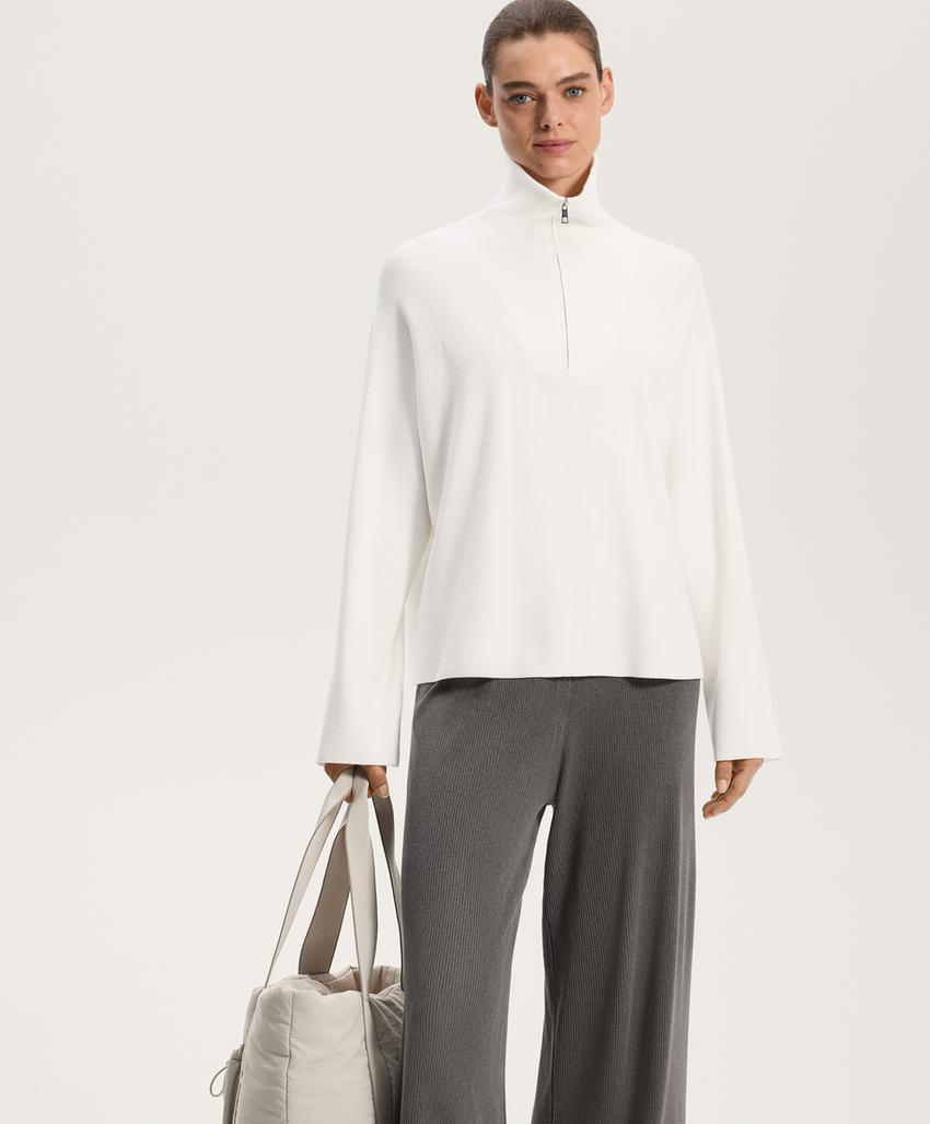 Трикотажный свитер с застежкой-молнией на половину