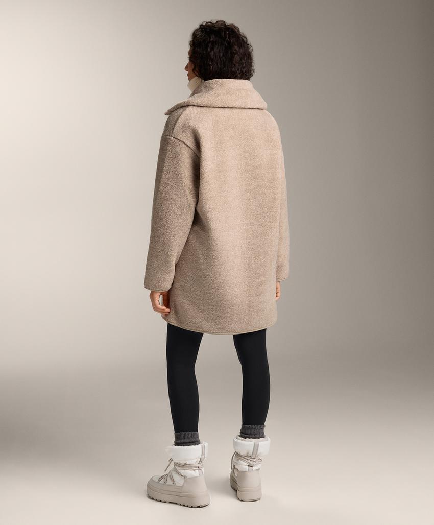 Длинный псевдо-овчинный пальто