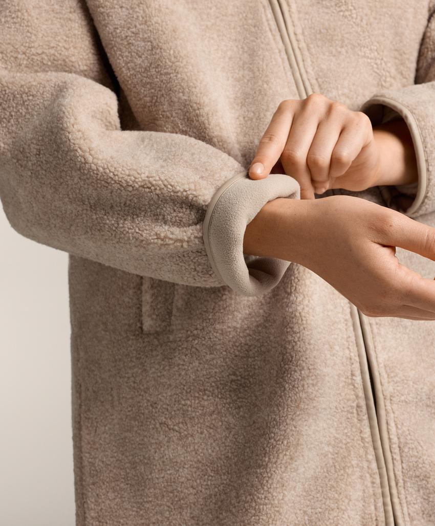 Длинный псевдо-овчинный пальто