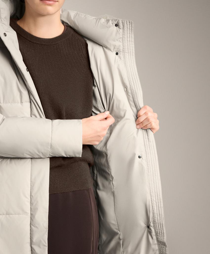 Водоотталкивающая стеганая пуховая куртка primaloft® миди