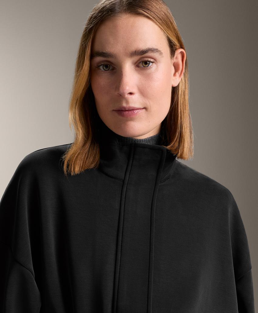 Длинный плащ с поясом из модала с начесом