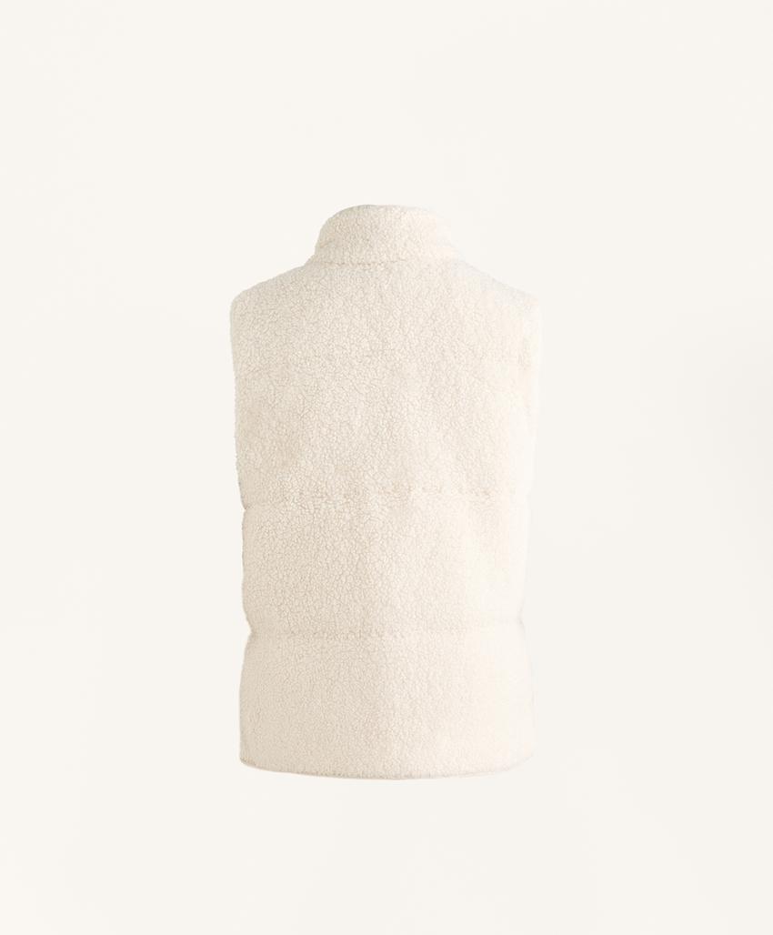 Жилет из стеганого меха искусственного