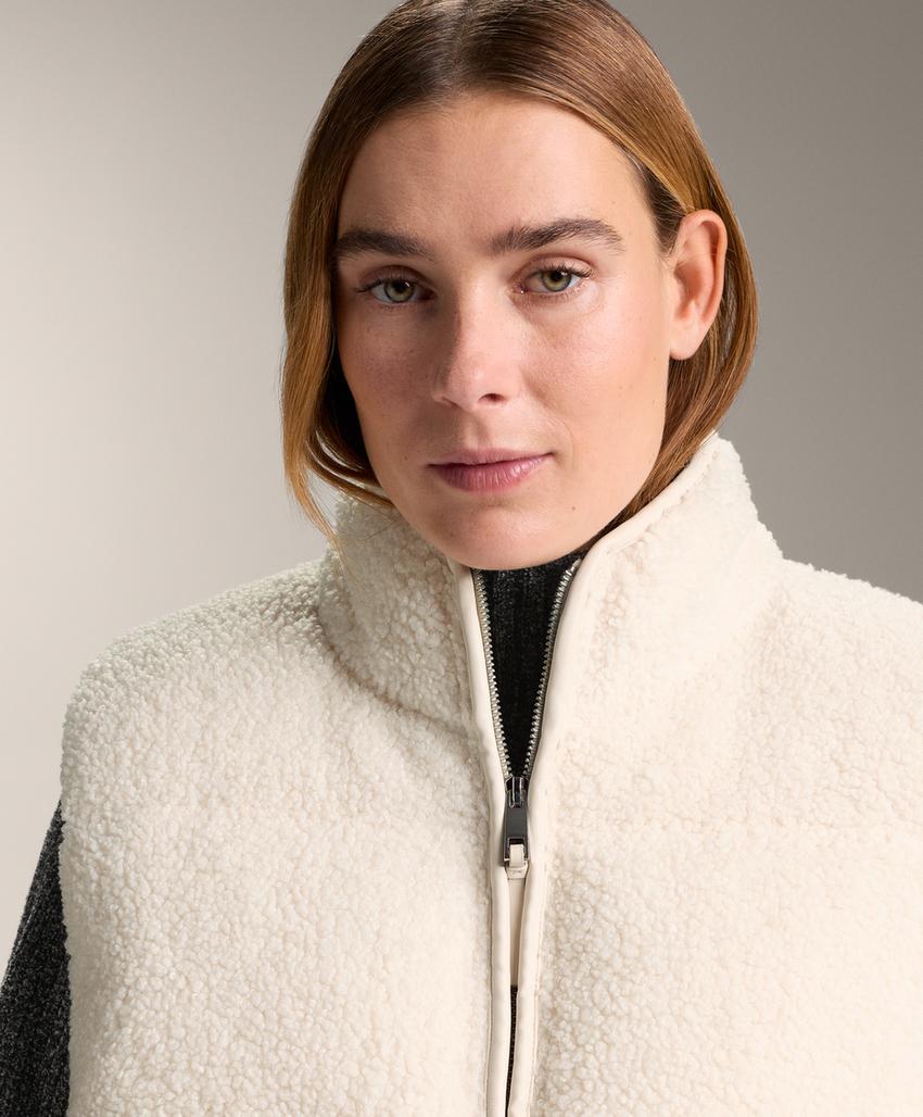 Жилет из стеганого меха искусственного