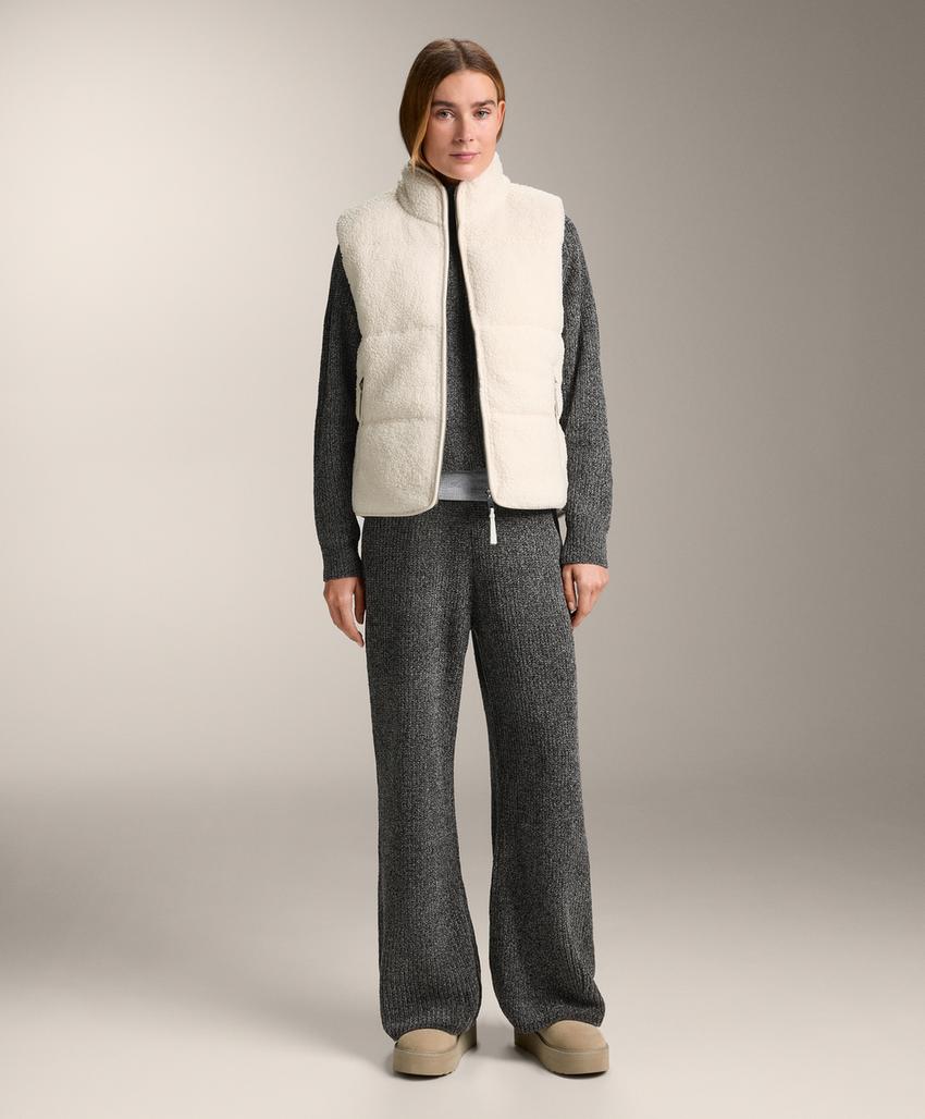 Жилет из стеганого меха искусственного