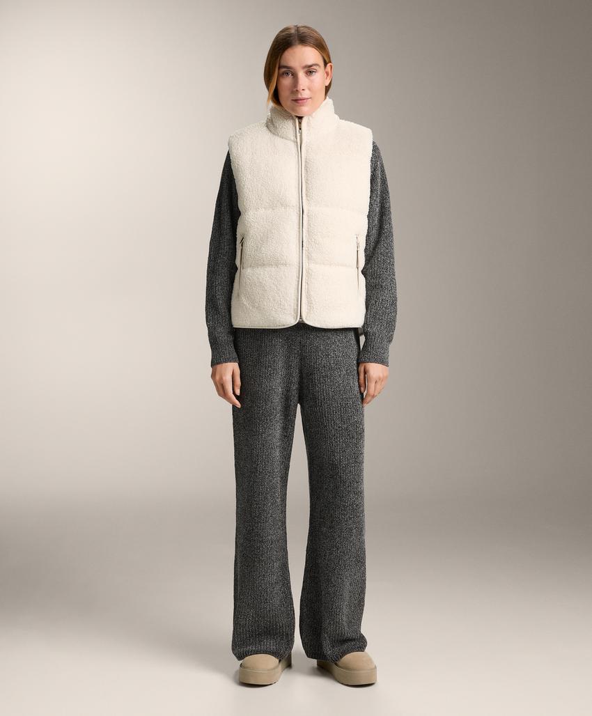 Жилет из стеганого меха искусственного